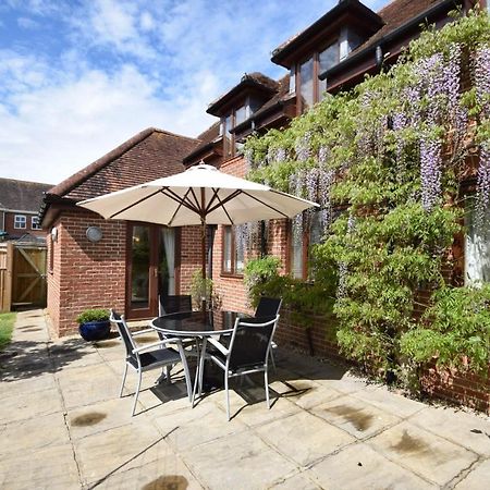 Wisteria Way, Tangmere 外观 照片