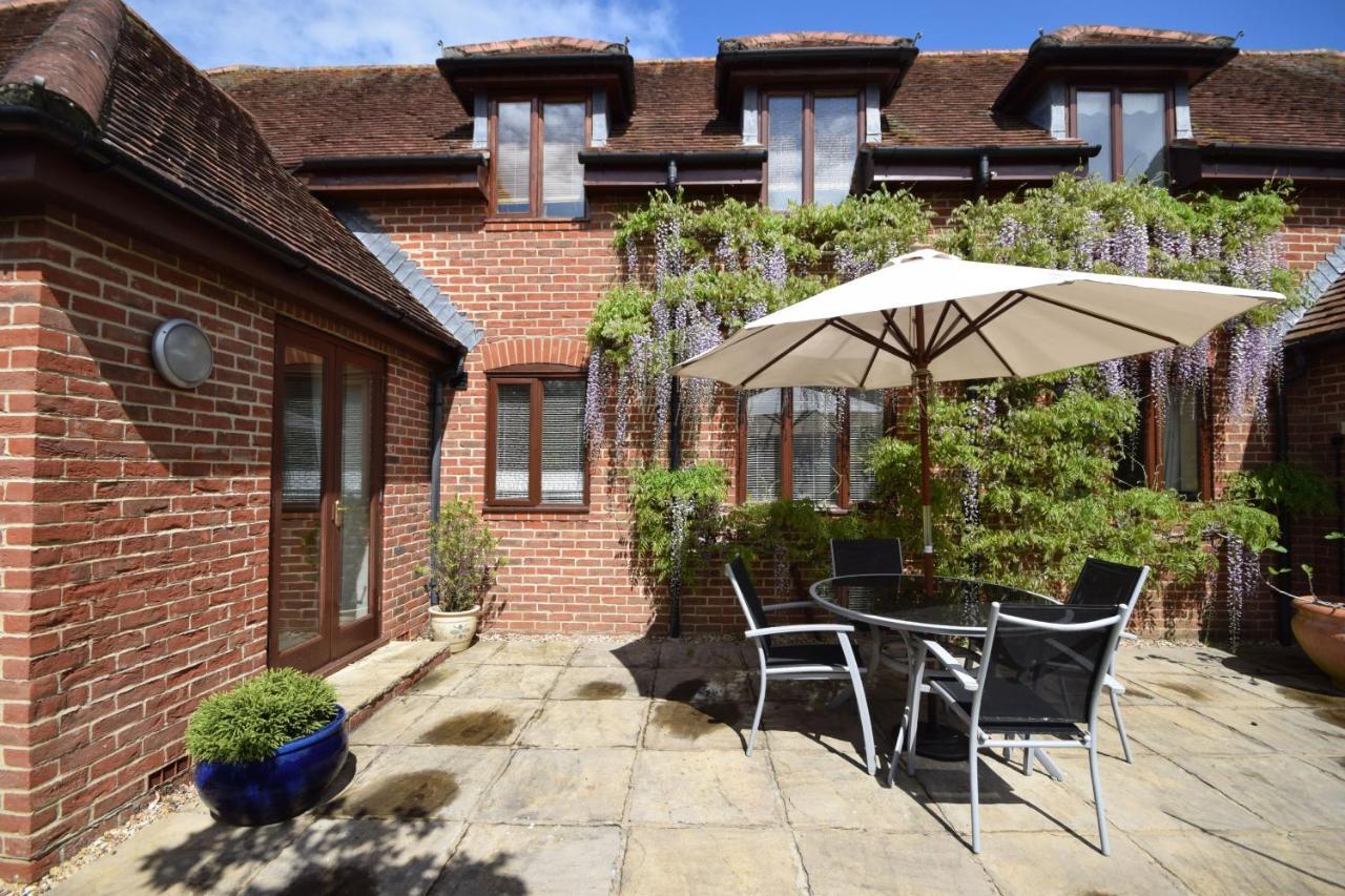 Wisteria Way, Tangmere 外观 照片