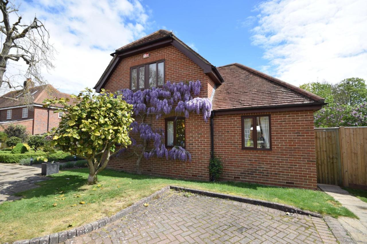Wisteria Way, Tangmere 外观 照片