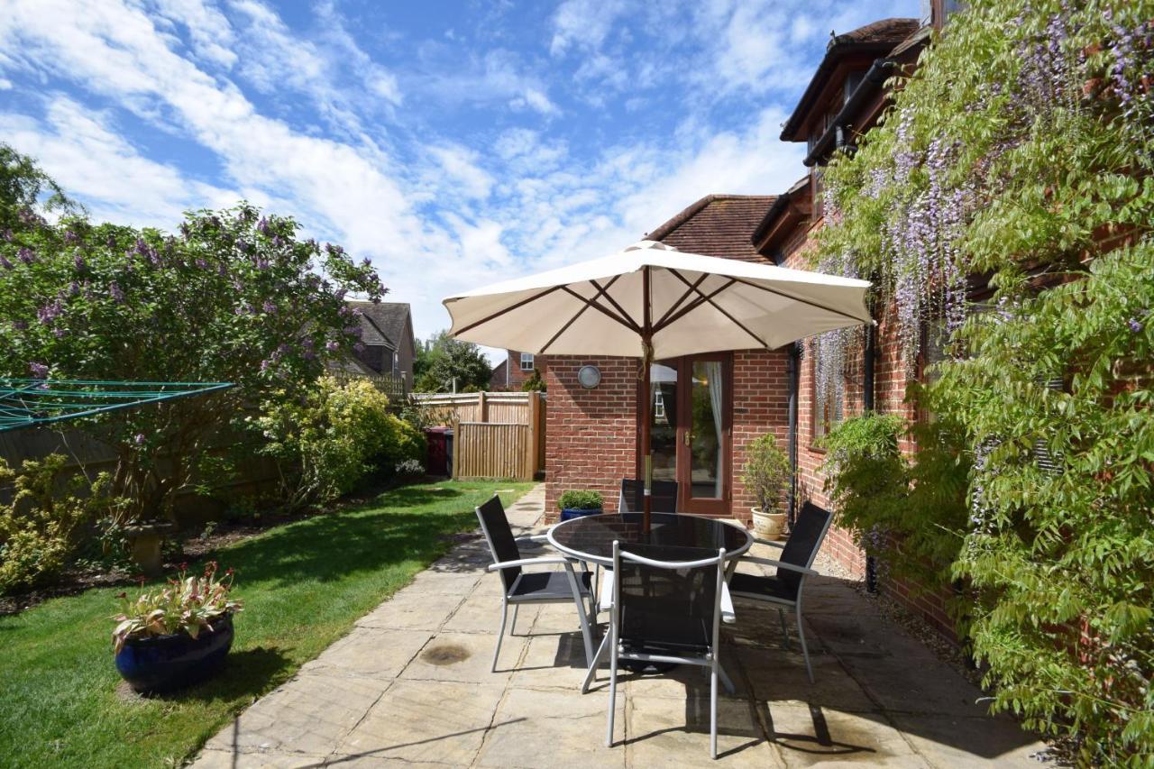 Wisteria Way, Tangmere 外观 照片