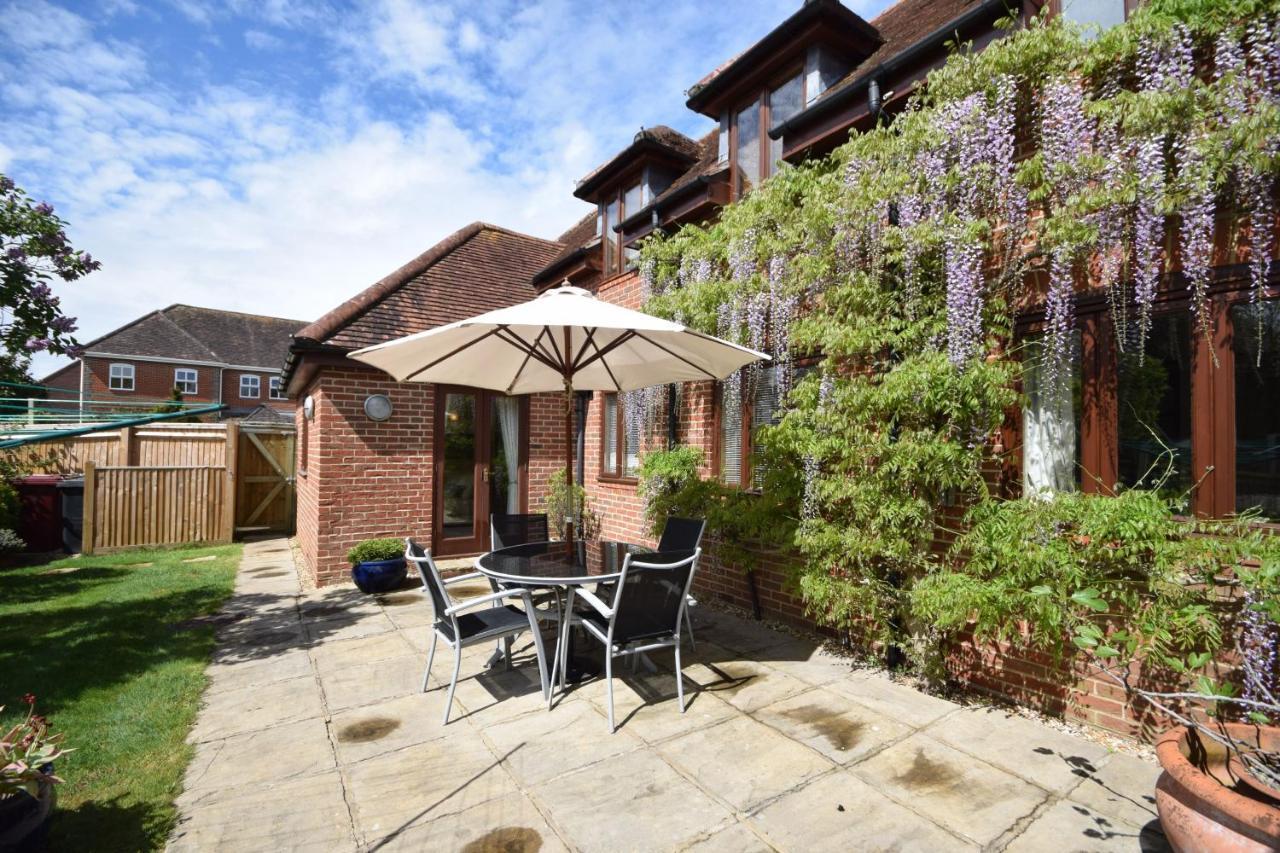 Wisteria Way, Tangmere 外观 照片