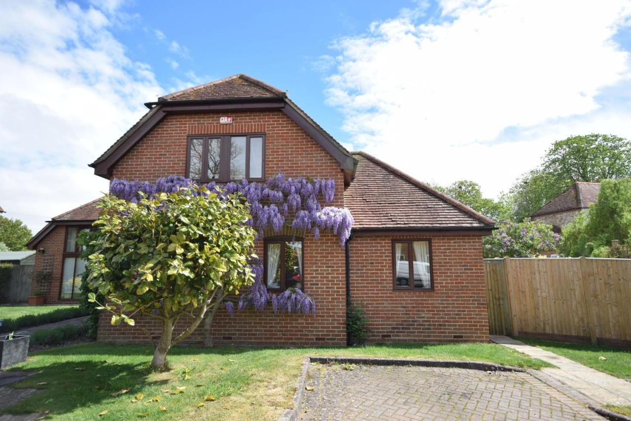 Wisteria Way, Tangmere 外观 照片