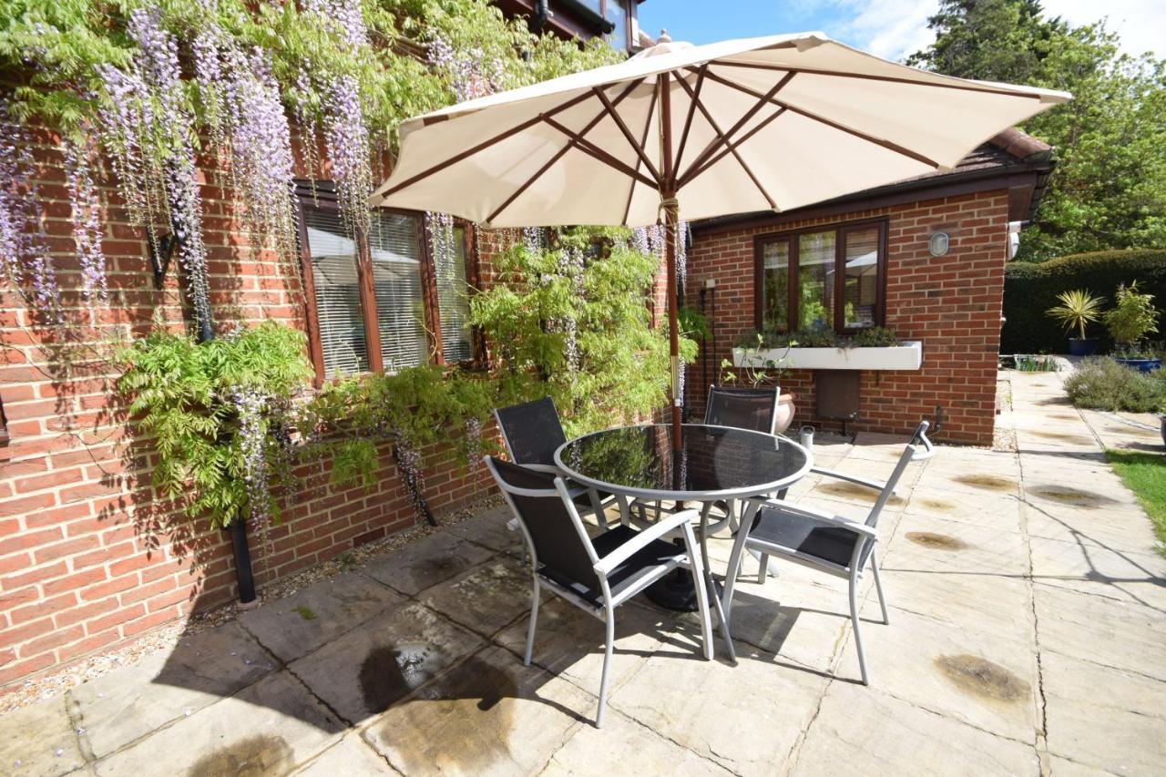 Wisteria Way, Tangmere 外观 照片